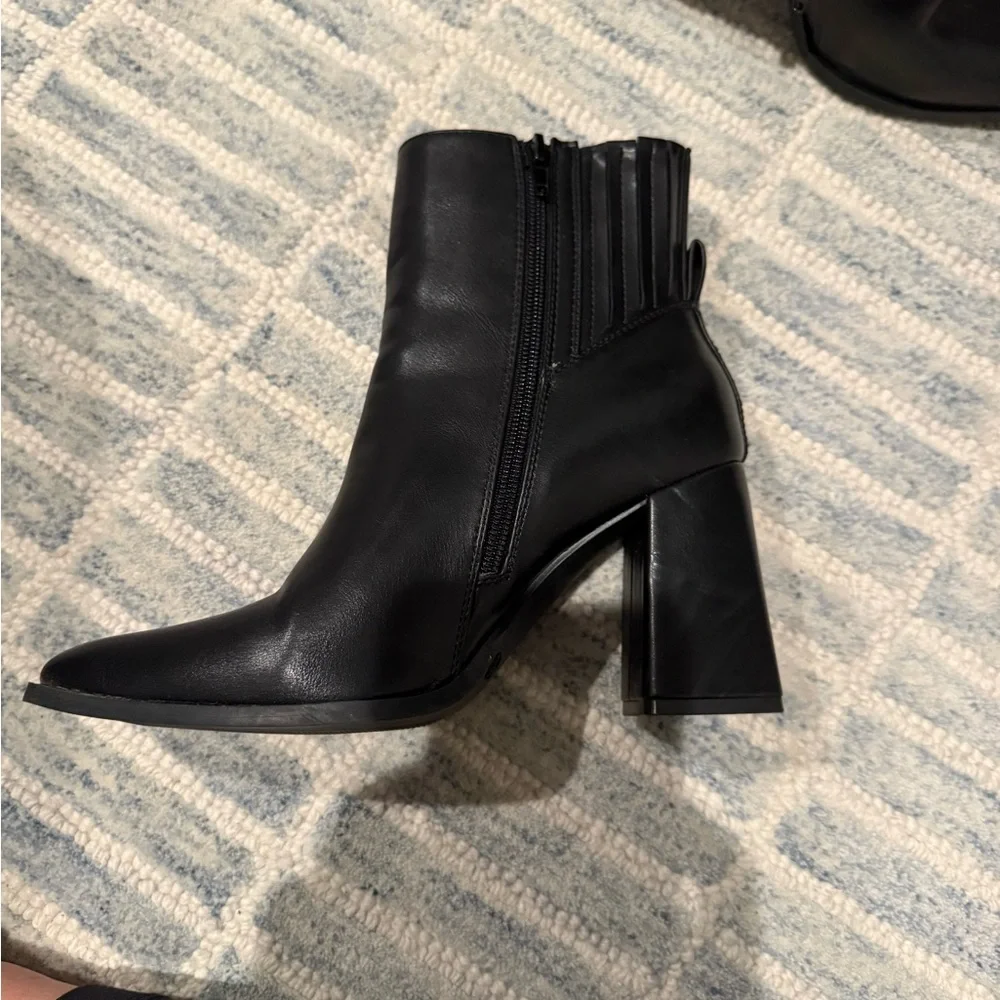Steve Madden Winter Bootie size 8 - Picture 2 of 4
